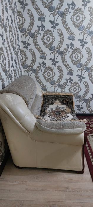 Продам мягкий уголок: диван, софа, кресло