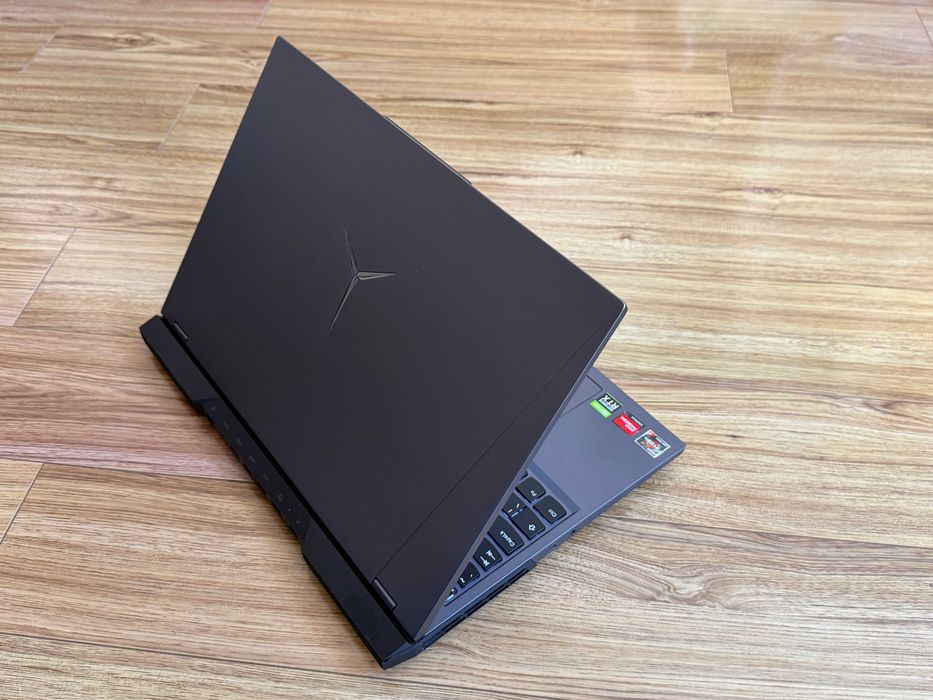 2.5k 165Hz Legion Pro 5`Ryzen 7 5800H RTX 3070 32GB RAM 512GB SSD