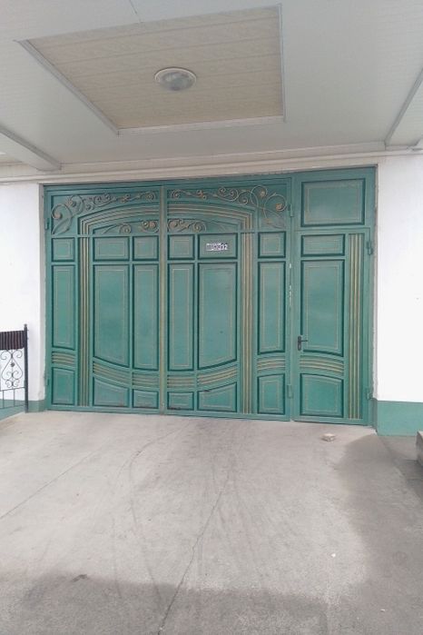 Дарвоза сотилади