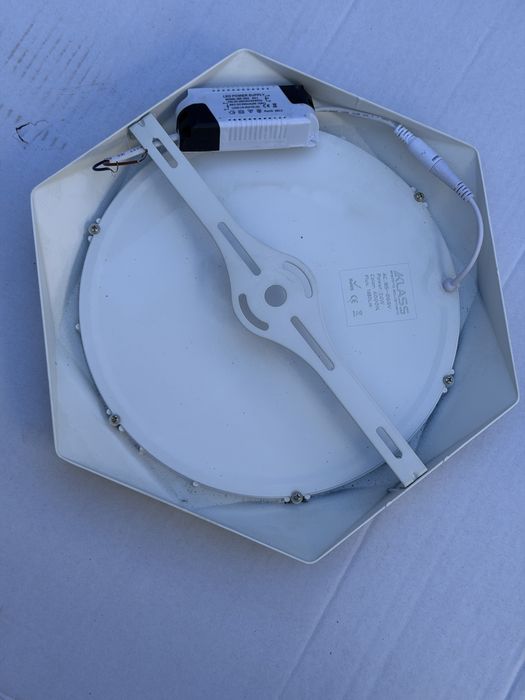 Plafoniera pentru tavan