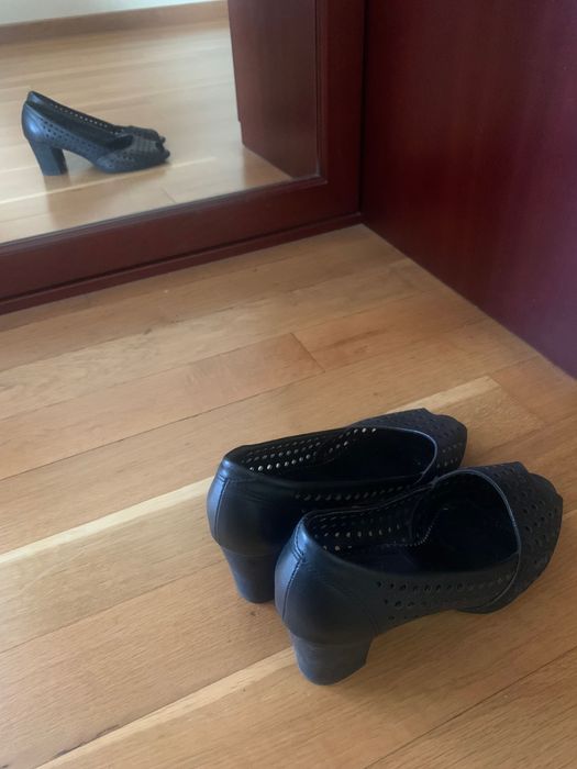 Дамски обувки от естествена кожа