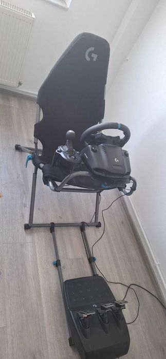 Volan gaming cu schimbator viteze si scaun gaming