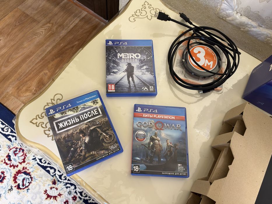 Ps4 slim  практически новый
