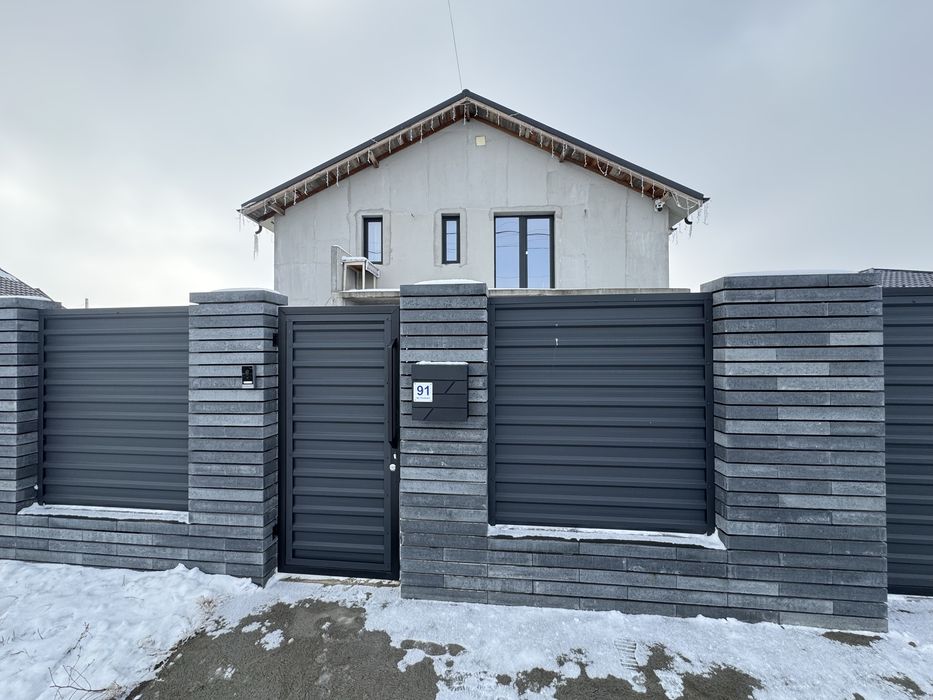 Gard din tabla cutata model CRT18 vopsit mat pe ambele parti 0,50mm