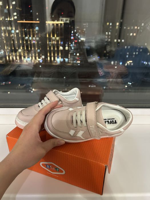 Продам кроссовки Tiflani