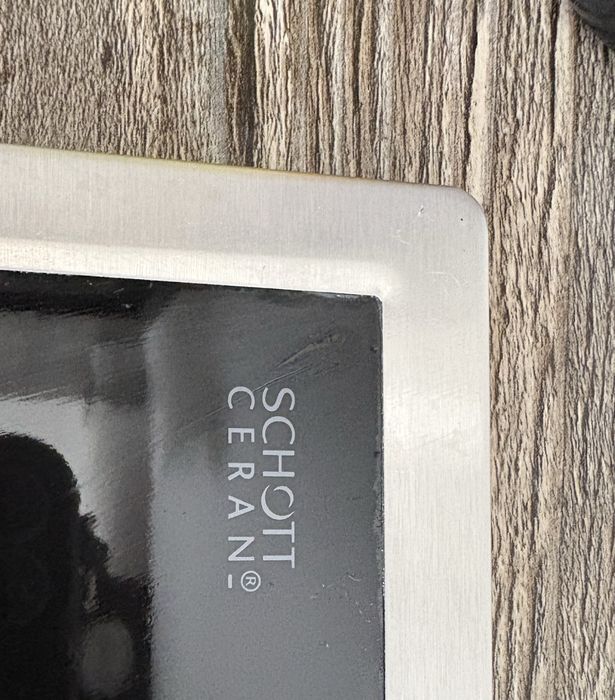 Plită vitroceramică Schott Ceran cu 4 zone de gătit, design modern