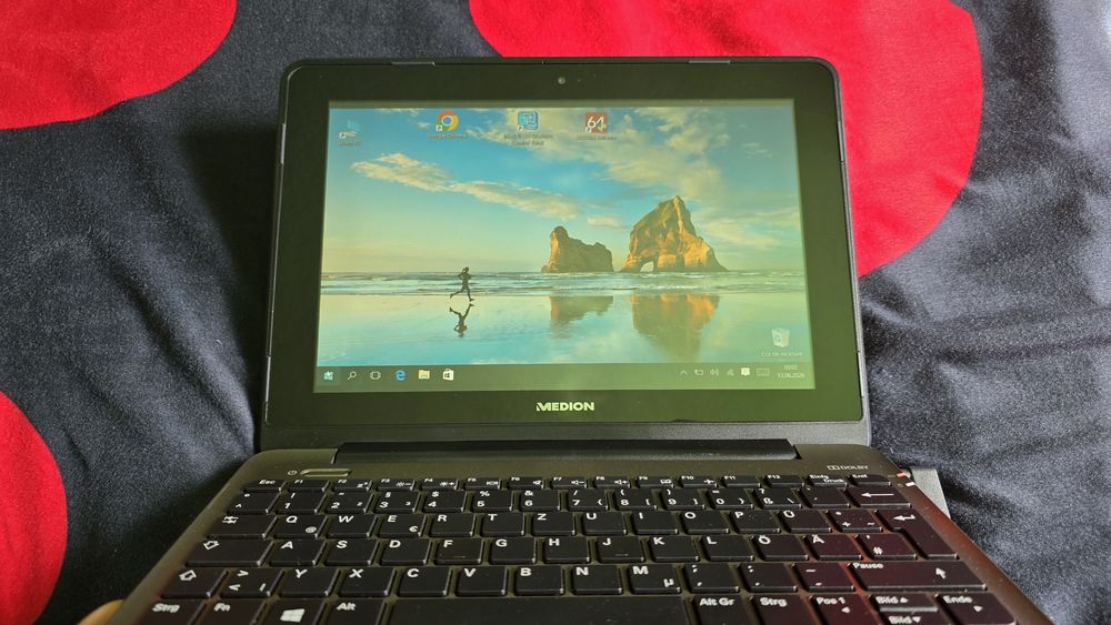 Laptop Medion  Akoya cu încărcător