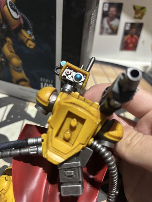 Figurina Warhammer ,,Imperial Fists Third Captain Tor Garadon"