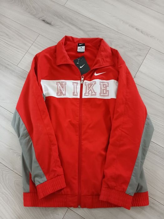 Jachetă Nike Roșie