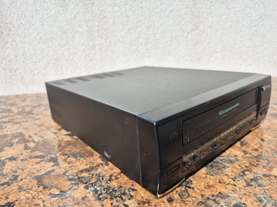 Vand video marca Funai model VCP-100,made in Japan 

- video casett