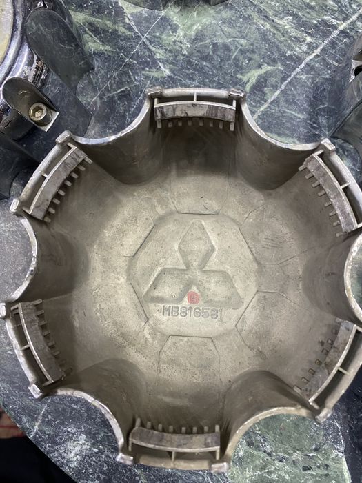 КолпакиЗаглушка Делика ,Паджеро2