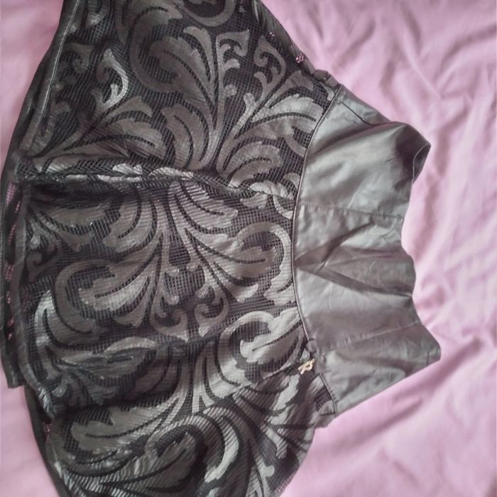 Ефектна пола от еко кожа