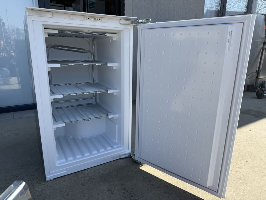 Малък фризер за вграждане Bosch 4 чекмеджета