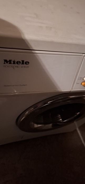 Продавам пералня Miele