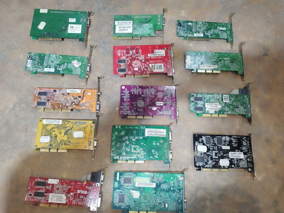 Placi video slot AGP