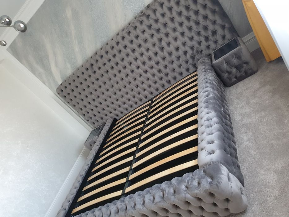 Pat tapitat model Chesterfield