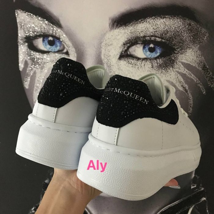 Vând adidași  dama Alexander Mcqueen