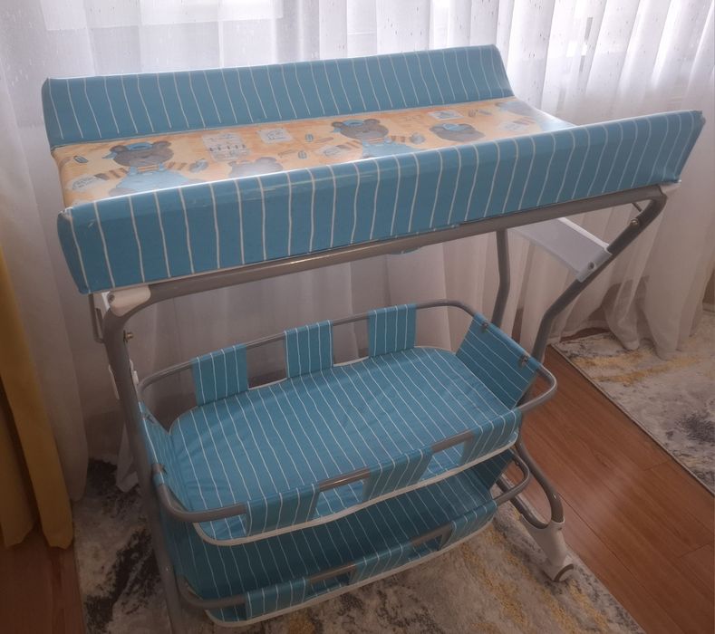 Masă de înfășat cu suport cădiță