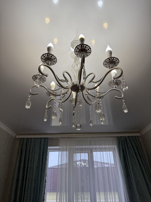 Люстра в хорошем состояний