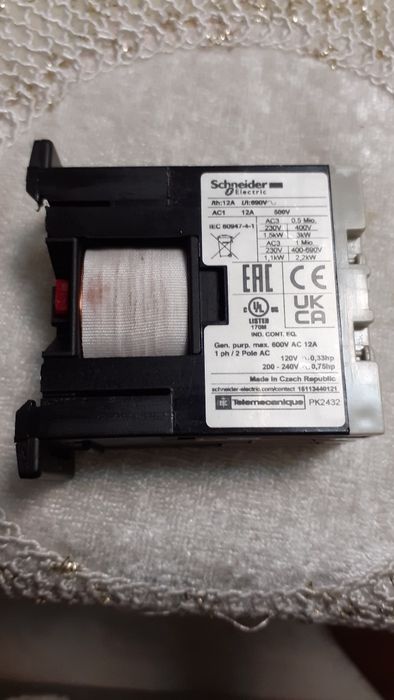 Vând mini contactor schneider lp1sk0600