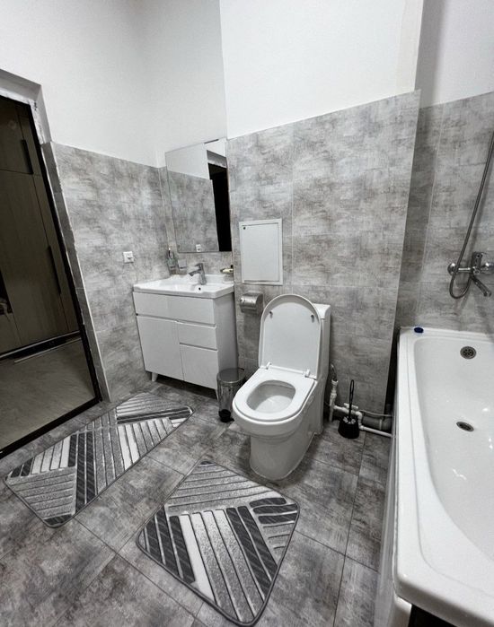 Porno onlayn tomosha: Sport zali oqituvchisi gozal oquvchini sikdi