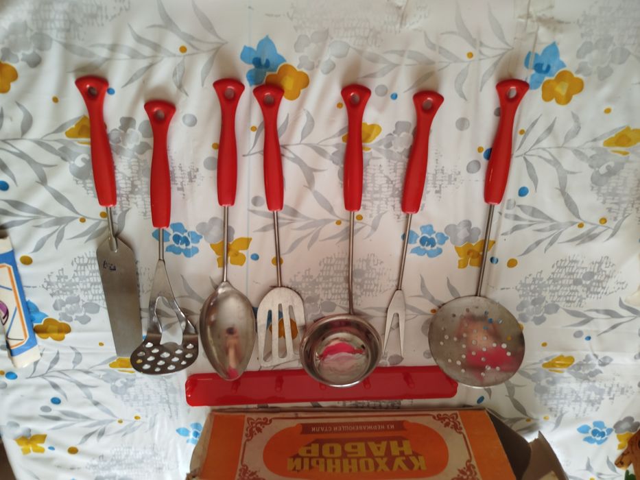 Кухненски принадлежности чисто нови