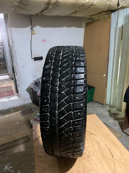 Продам шины 215х60 зима с шипами