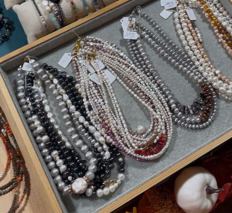 Vand 3 tavi catifea gri pentru bijuterii