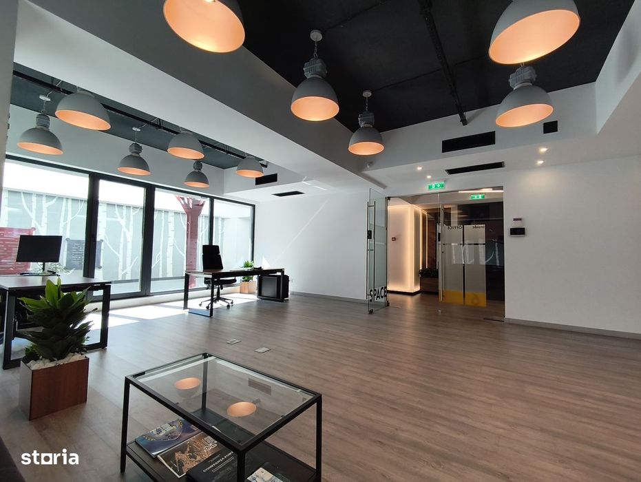 Birou și curte 100 mp in Centru, curte proprie și loc parcare.