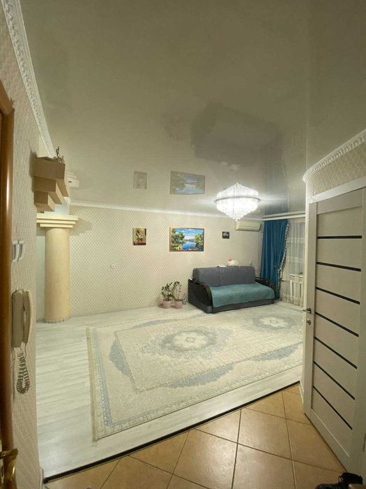 продам 4 комнатную на 8мкр