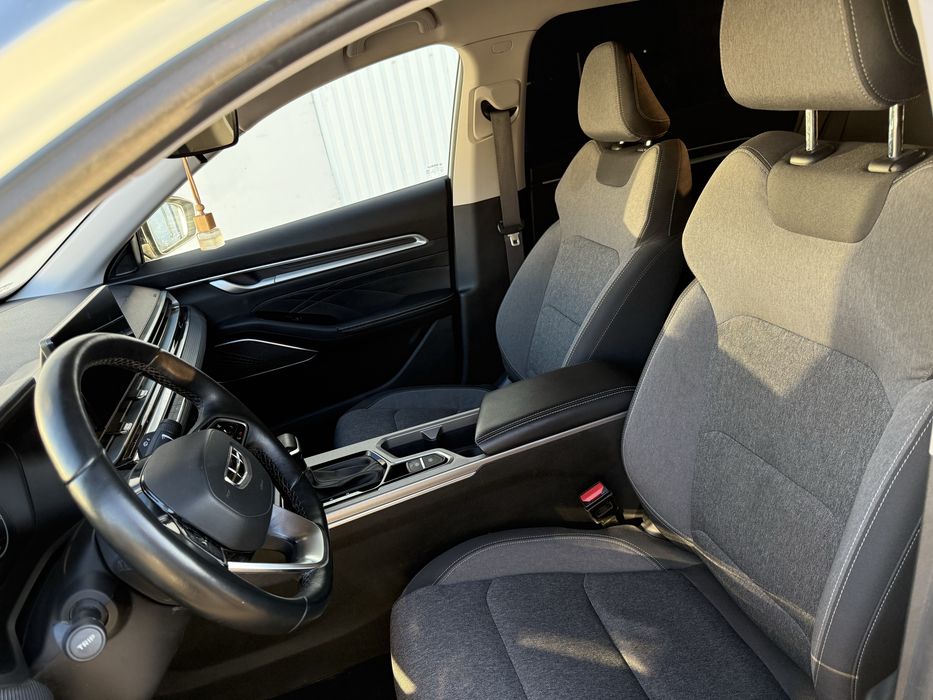 Geely Emgrand 2025