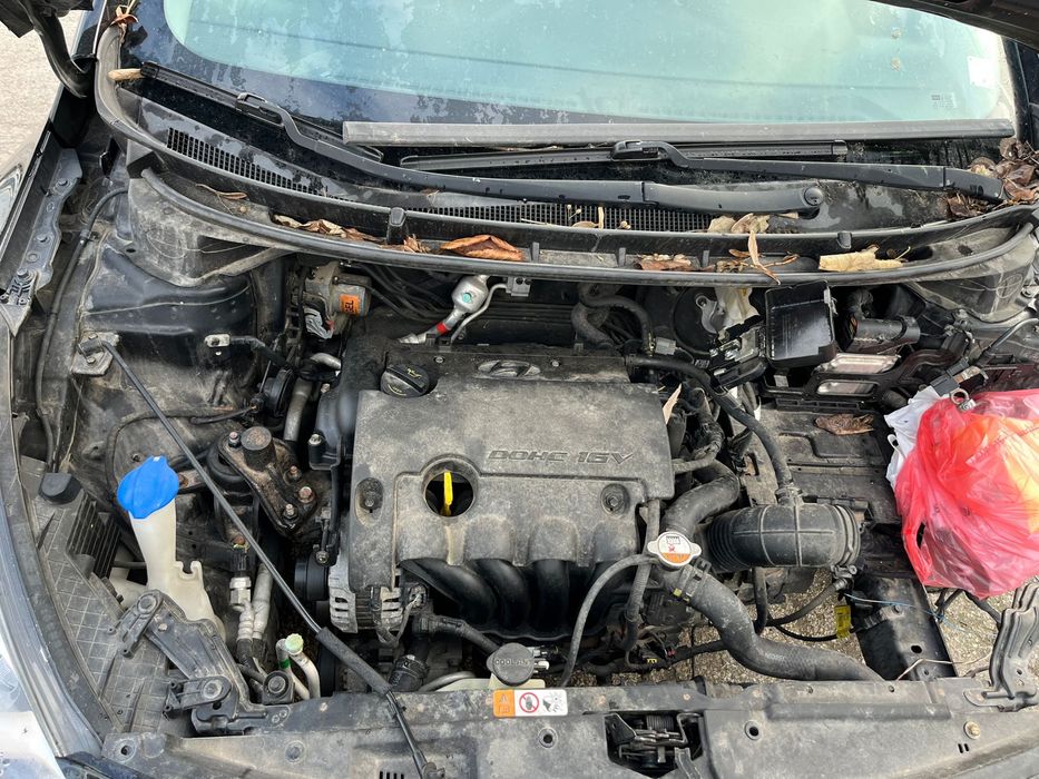На части HYUNDAI i30 1.4 CRDi DOHC 16V 2012год бензин