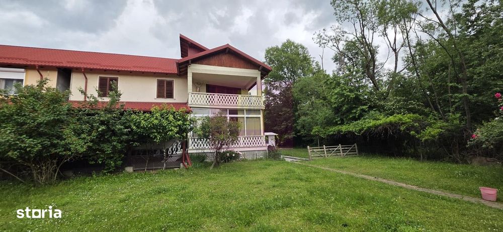 Vila de vanzare cu 6 camere si teren de 1000 mp in Cornu, Prahova