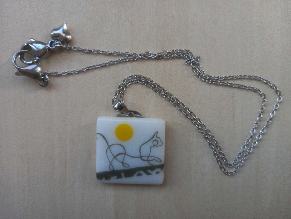 Авторско колие (медальон) от порцелан "Котка"