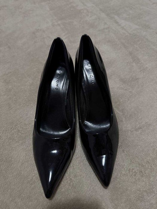 Обувки на висок ток