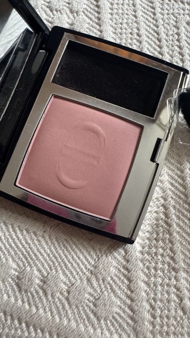 Румяна Dior #100 в отличном состоянии