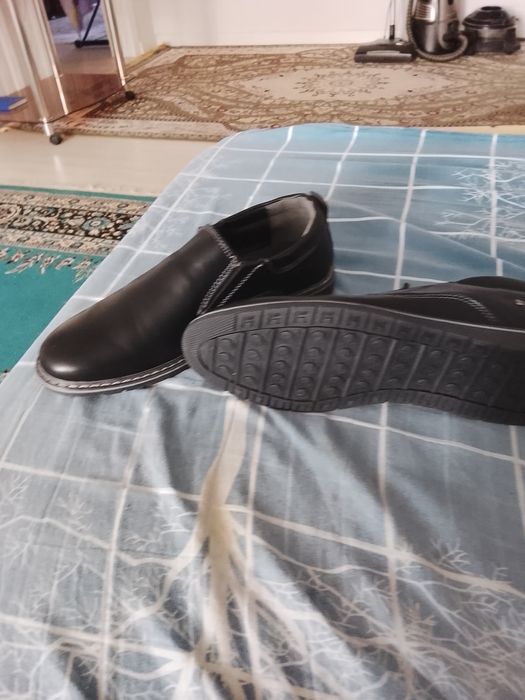 Продам новые детские туфли.