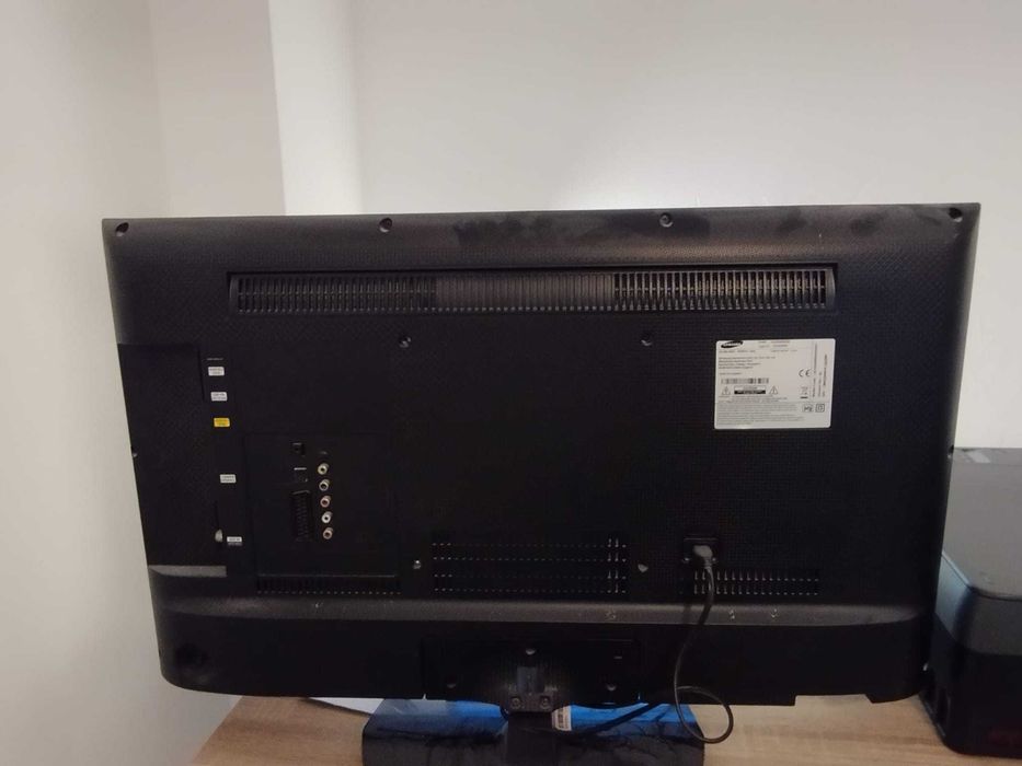 Se vinde Televizor marca SAMSUNG, model UE32H4000AW.  Nu este Smart TV