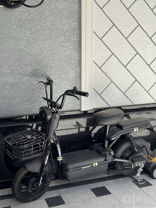 elektron skuter moped