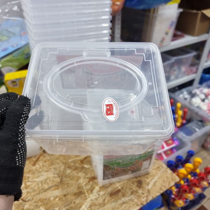 Банки пластиковые