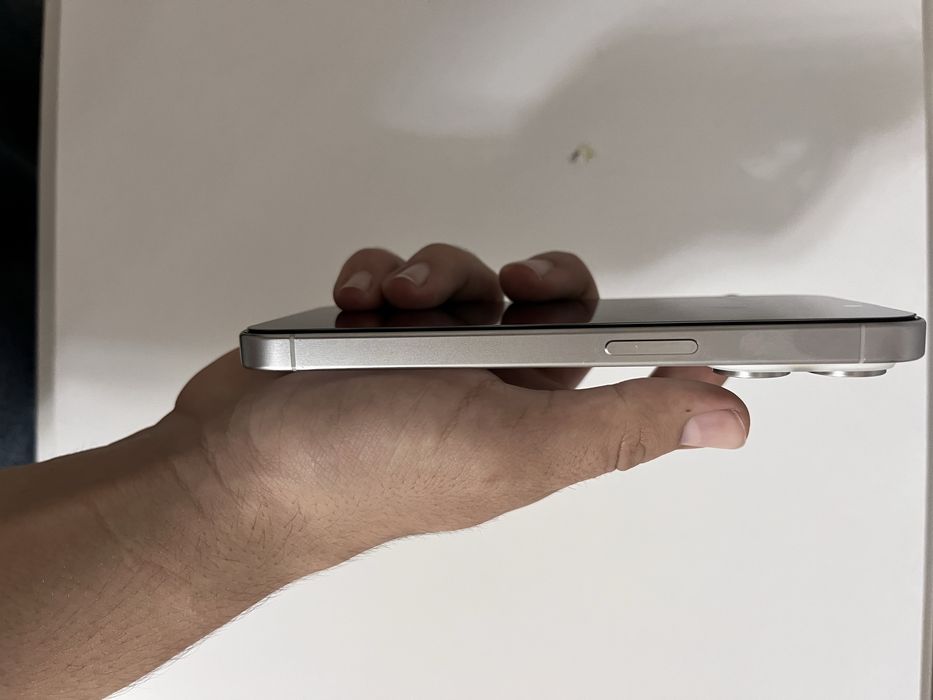 Продам или обменяю iPhone 15 pro white titanium