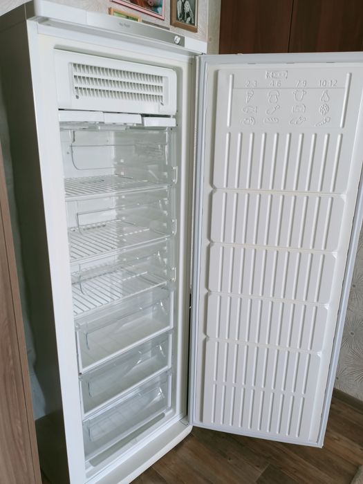 Продам морозильную камеру Indesit