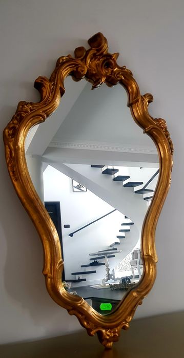 Oglindă veche cu ramă din lemn masiv