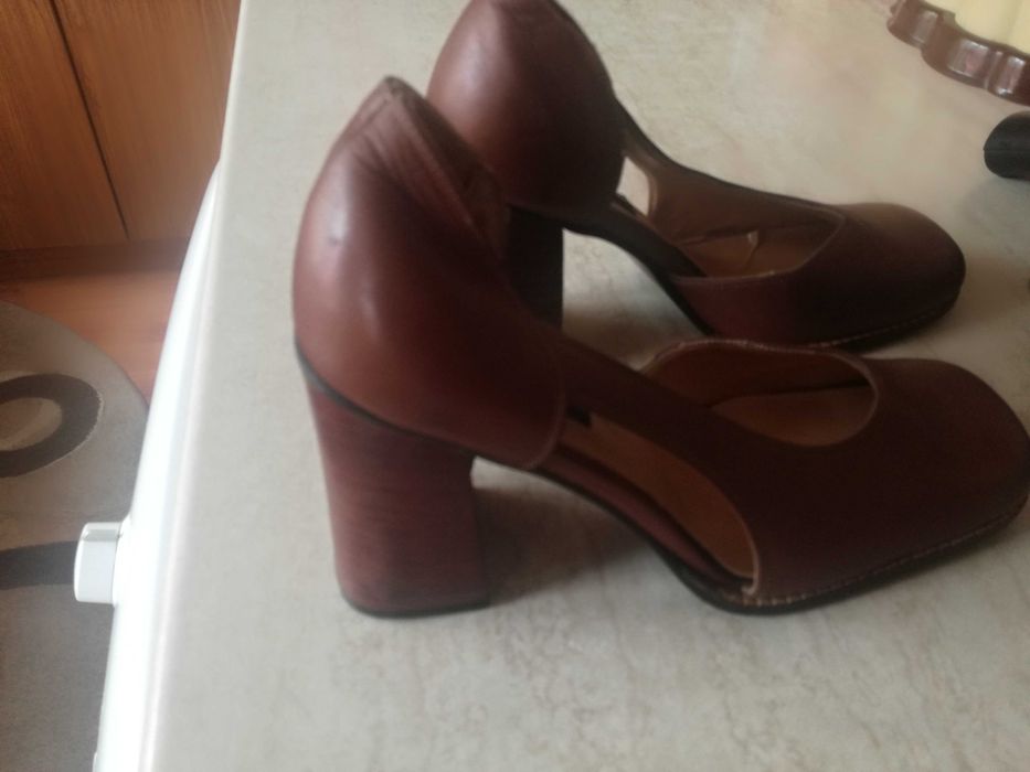 Продавам дамски обувки 5лв.български Дияна номер 40