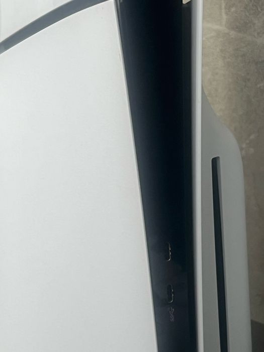 Продавам playstation-5 с над 15игри