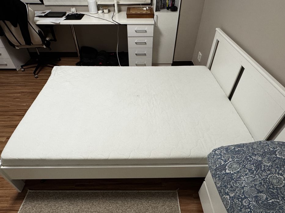 Продам кровать с матрасом