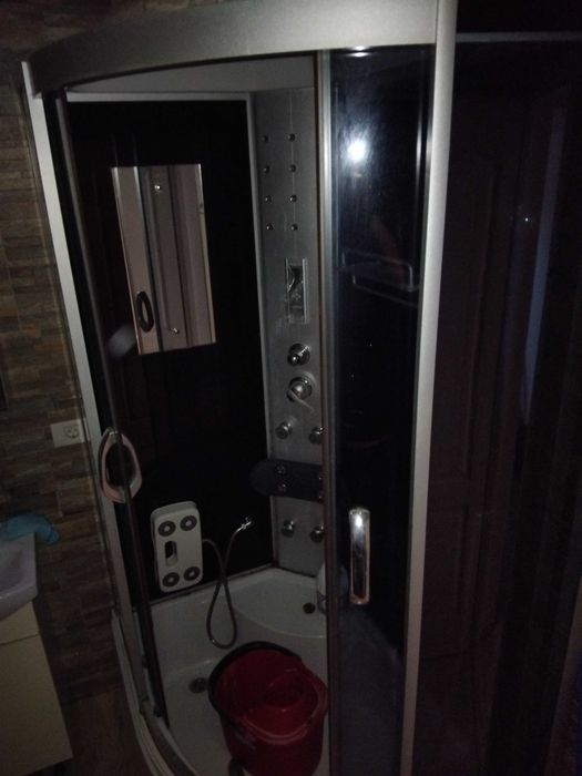 Vand cabina de dus, stare buna. Pret 400 lei .