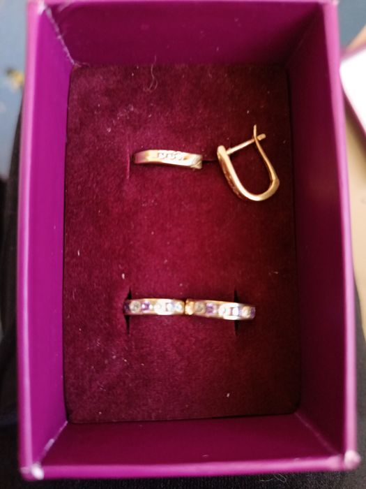 Cercei de aur la mana a doua, ptr mai multe detalii vb în privat