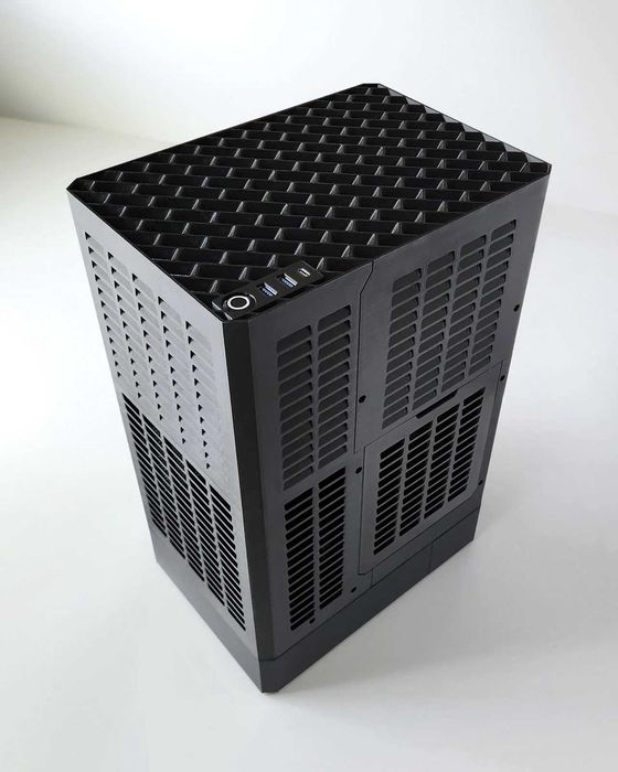 Carcasa ITX2 Gaming Printata 3D Rad 240mm GPU 3.75 slots 16.4 litrii