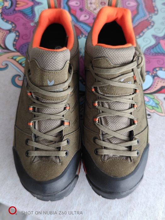 Vând pantofi tracking NorthPeak Nr 42 Noi